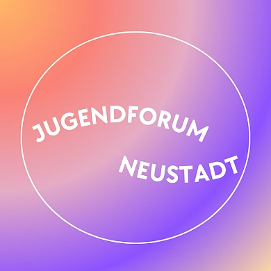 Logo des Jugendforums Neustadt. Weißer Text vor buntem Hintergrund. 